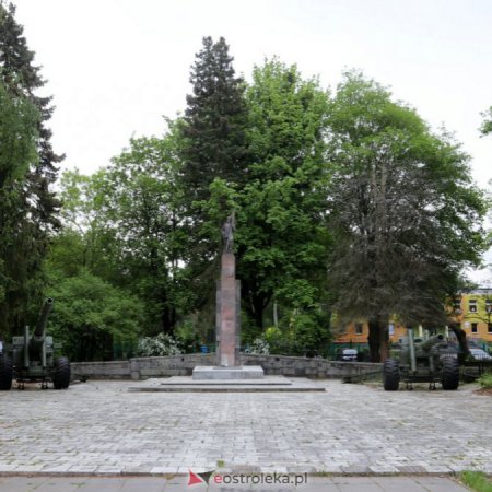 Kto powinien płacić za naprawy na cmentarzu żołnierzy radzieckich?
