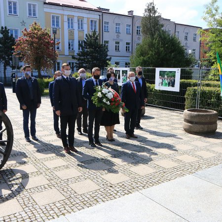 Dziś rocznica bitwy pod Ostrołęką. Samorządowcy oddali hołd bohaterom walk [ZDJĘCIA]