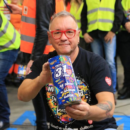 “Poszło!” - Jurek Owsiak uruchomił w Ostrołęce ostatni etap produkcji puszek na 31. finał WOŚP [WIDEO, ZDJĘCIA]