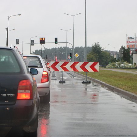 Uwaga kierowcy! Rondo Zbawiciela Świata całkowicie nieprzejezdne [ZDJĘCIA]