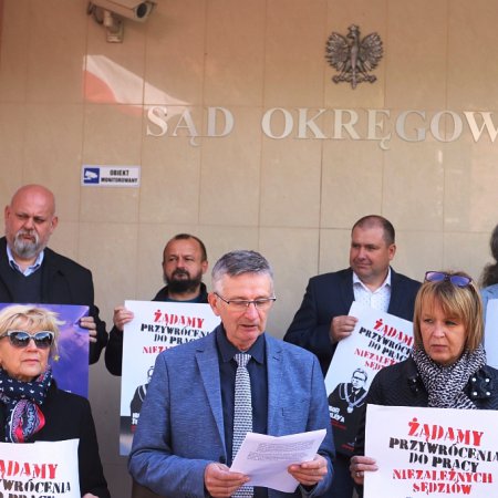 Sędziowie z Ostrołęki wciąż protestują. "Walczymy nie dla siebie, ale dla dobra obywateli" [WIDEO, ZDJĘCIA]