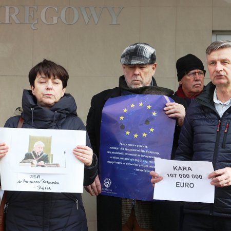 Ostrołęccy sędziowie protestują. "Lider kanapkowej partyjki kopie ikony sądownictwa" [WIDEO, ZDJĘCIA]