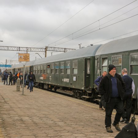 Pociąg retro ponownie w Ostrołęce! Turystyka kolejowa ma się dobrze [WIDEO, ZDJĘCIA]