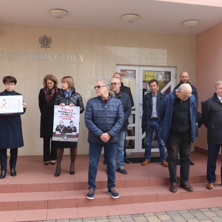 Kolejny protest sędziów w Ostrołęce. "To, co władza robi i mówi od kilku lat, to brak słów" [WIDEO, ZDJĘCIA]