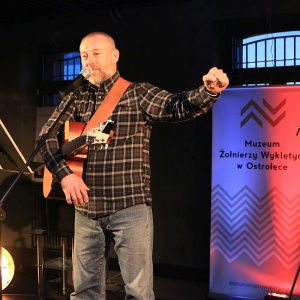 Koncert w Muzeum Żołnierzy Wyklętych: Adam Jarząbek wyśpiewał Jacka Kaczmarskiego [WIDEO, ZDJĘCIA]