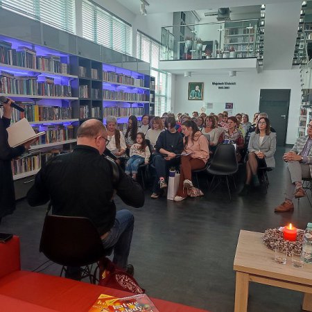 Koncert kolęd i pastorałek w kadzidlańskiej bibliotece [ZDJĘCIA]