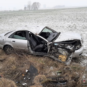 Dachowanie audi pod Przasnyszem. Poszkodowana jedna osoba [ZDJĘCIA]