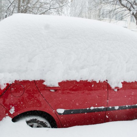 Garaże blaszane na zimę — jak sprawdzają się w niższych temperaturach?