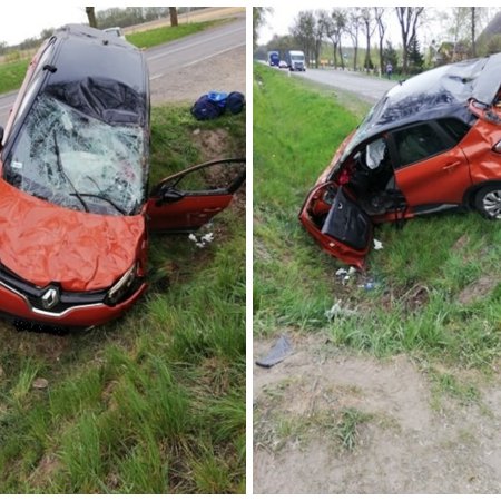 Wypadek podczas wyprzedzania. Auto wpadło do przydrożnego rowu [ZDJĘCIA]