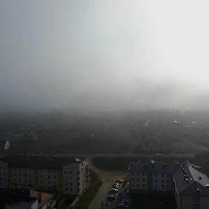 Mgła nad Ostrołęką. Policja przestrzega, my podziwiamy [WIDEO]