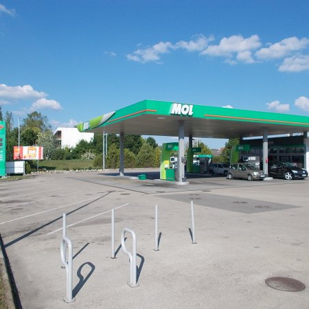 Dwie stacje paliw w Ostrołęce pod nowym szyldem. Nie będzie już Lotosu