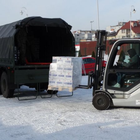17 ton żywności od Caritasu trafiło do Ostrołęki. Kto skorzysta z pomocy? [ZDJĘCIA]
