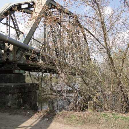 Z dużych torów na małe oraz do muzeów. Fragment starego mostu zostanie w Ostrołęce