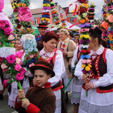 Niedziela Palmowa w Łysych. Barwna procesja z najpiękniejszymi palmami i kiermasz regionalny [WIDEO, ZDJĘCIA]