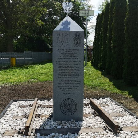 Uroczystość odsłonięcia obelisku poświęconego deportowanym przez NKWD w 1941 roku Mieszkańcom wsi Rozwory
