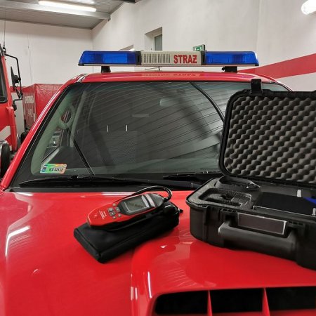 Strażacy ochotnicy z Ostrołęki dostali w prezencie sprzęt niezbędny w akcjach gaśniczych [ZDJĘCIA]