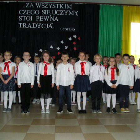 Katechizm polskiego dziecka w wykonaniu uczniów klasy Ia SP 6 w Ostrołęce [WIDEO]