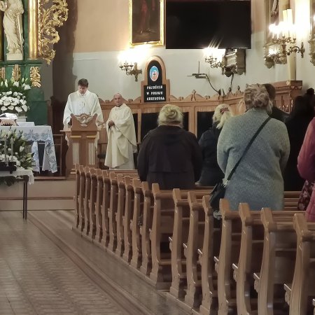 "Macie świętych w niebie". Poruszająca uroczystość w Ostrołęce. Pogrzeb dzieci utraconych
