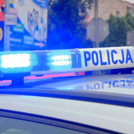 Pijany 45-latek w oplu “wpadł” na policjanta po służbie
