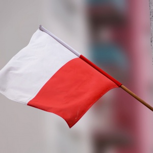 Flagi narodowe dla mieszkańców Ostrołęki. Do wzięcia 600 sztuk. Gdzie i kiedy?