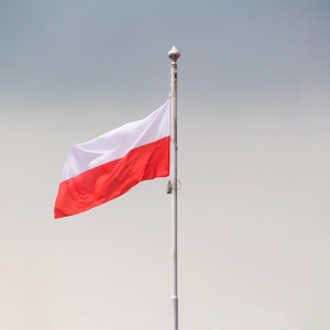 Dzień Flagi Rzeczypospolitej Polskiej. Wywieś biało-czerwoną! [WIDEO]