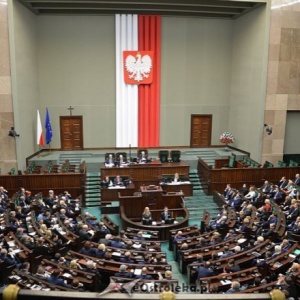 Sejm: Do zwalczania epidemii nie będzie można skierować rodziców dziecka poniżej 14 lat