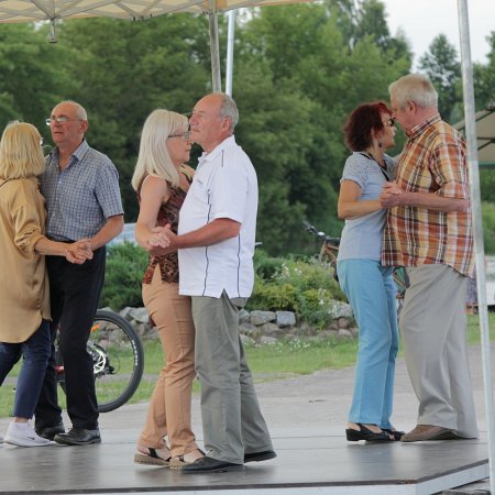 Potańcówka na plaży miejskiej. Królowały rytmy z lat 20-tych [WIDEO, ZDJĘCIA]