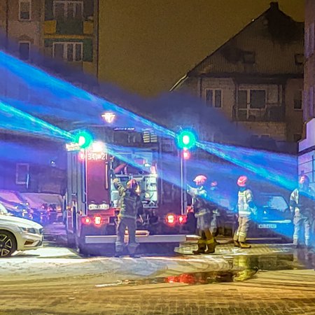 Nocna akcja gaśnicza w centrum Ostrołęki. Ktoś podpalił dziecięcy wózek!