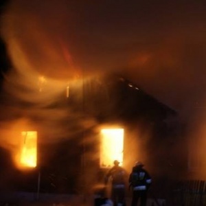 W miejscowości Dzwonek płonął drewniany budynek