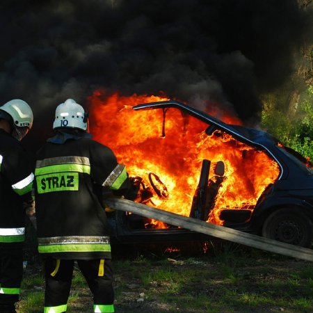 Pożar osobówki na drodze. Auto spłonęło doszczętnie!