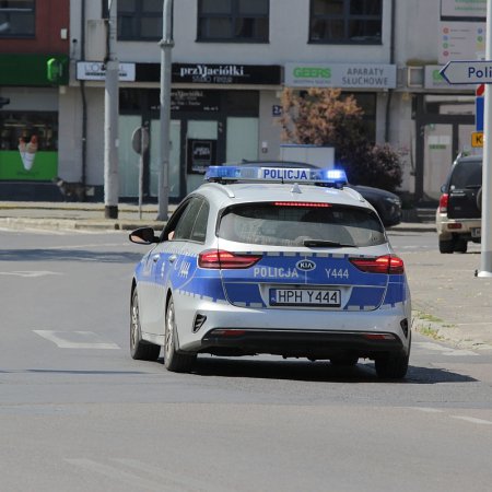 Uciekając przed policją zebrał aż 56 punktów karnych. Miał też “bonus” w postaci 3 promili!