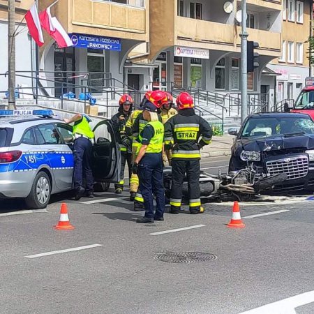 Wypadek w centrum Ostrołęki. Zderzenie motocykla z autem [ZDJĘCIA]
