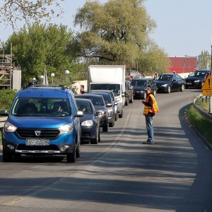 Uwaga kierowcy! Utrudnienia na moście tymczasowym przez Narew w Ostrołęce
