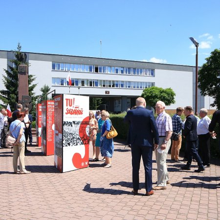 „Tu rodziła się Solidarność” – oficjalne otwarcie wystawy w Ostrołęce [ZDJĘCIA]