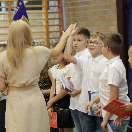 Żegnaj szkoło! Zakończenie roku w ostrołęckich szkołach [ZDJĘCIA]