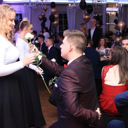 Bal maturalny w ostrołęckiej „czwórce” [WIDEO, ZDJĘCIA]