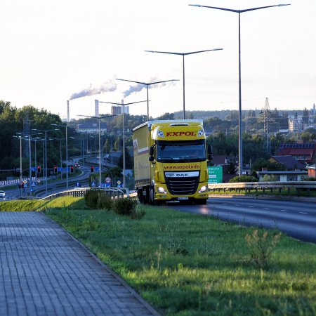 Ciężarówki nie pojadą przez Ostrołękę? Przewoźnicy zaniepokojeni. "Sprawa nie pozostanie bez echa"