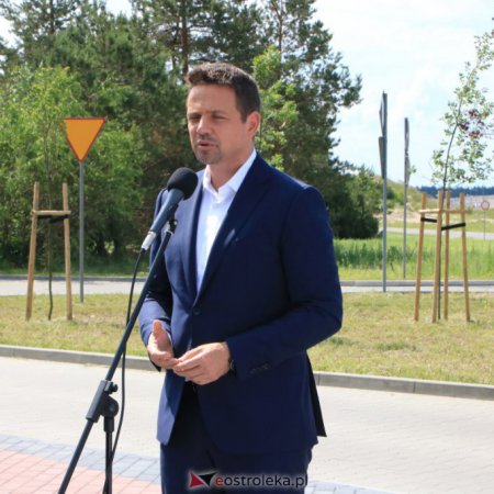 Rafał Trzaskowski o wizycie w Ostrołęce: "Dwa betonowe kikuty i miliard wyrzucony w błoto"