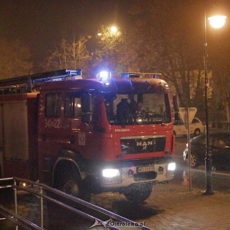 Pożar na parkingu przy szkole. Podejrzenie podpalenia