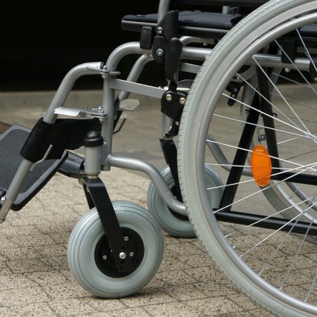 Oszukali mieszkankę Ostrołęki sprzedającą wózek inwalidzki