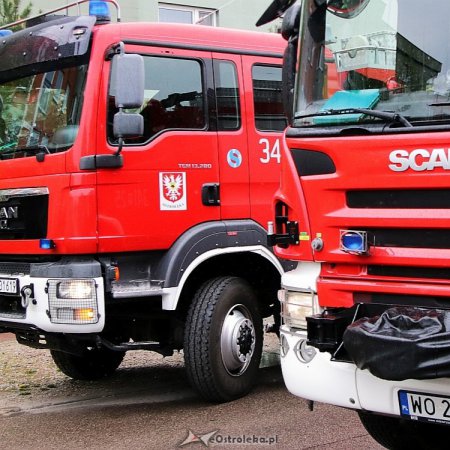 Piątkowe interwencje strażaków: Pożar na ogródkach działkowych, wypadek i plama oleju