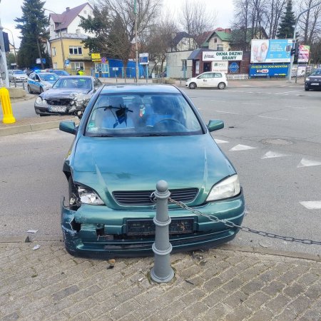 Wypadek przy dworcu PKS w Ostrołęce. Jedna osoba trafiła do szpitala [ZDJĘCIA]