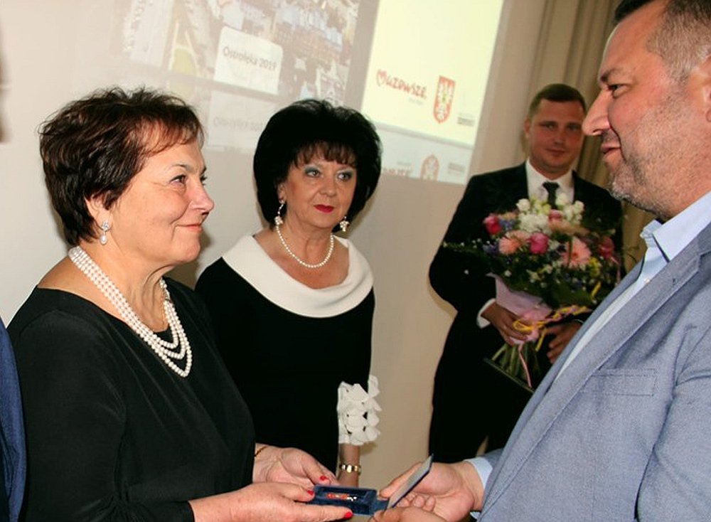 na zdjęciu Janina Zambroń (była prezes OSM) i Anna Popławska (obecna prezes OSM), fot. UM w Ostrołęce