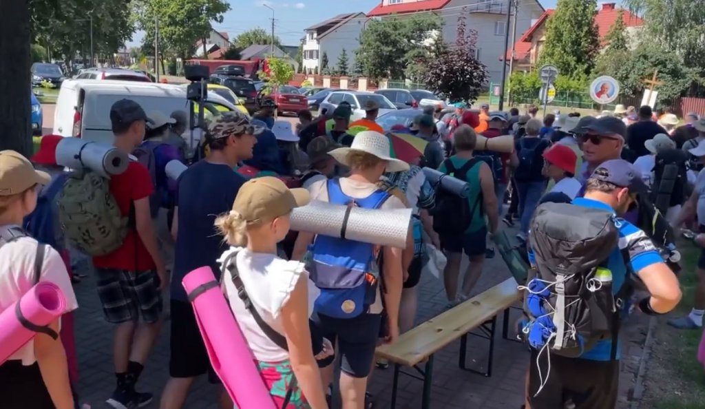 fot. Piesza Pielgrzymka Łomżyńska na Jasną Górę (screen z mat. wideo)